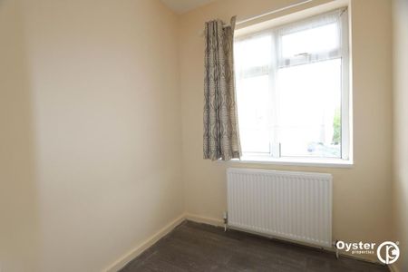 3 bedroom flat to rent - Photo 4