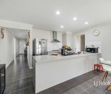 28 Victorking Drive, Point Cook VIC, Belconnen - Photo 6
