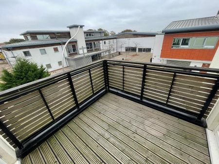 2 bedroom flat to rent - Photo 2