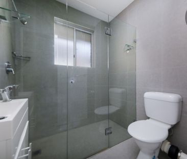Sunny 2-Bedroom Townhouse in a Boutique Complex - Photo 2