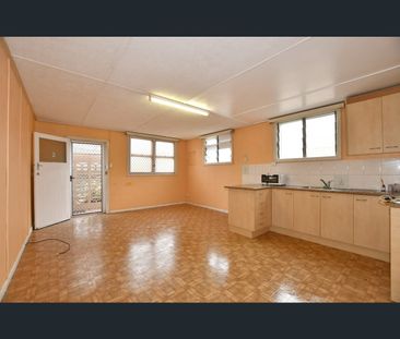 2/2 Churchward Street, Kepnock, Qld 4670 - Photo 4