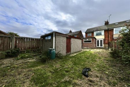 3 bedroom semi-detached house to rent - Photo 3