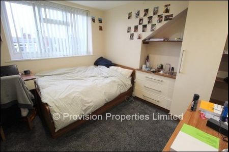 3 Bedroom Student House Leeds - Photo 5