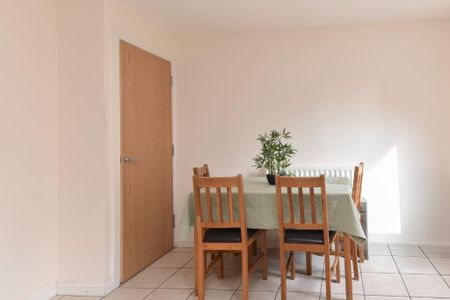 4 bedroom semi-detached house to rent - Photo 4