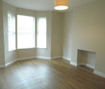Flat to rent on - Photo 2