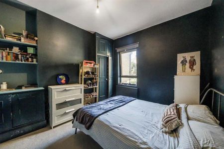 3 bedroom flat to rent - Photo 2