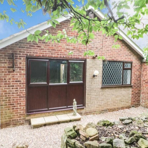 2 bedroom detached bungalow to rent - Photo 1