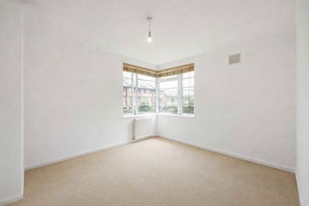 3 bedroom flat to rent - Photo 2