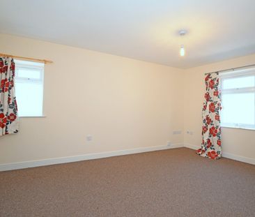 Flat to rent on - Photo 1