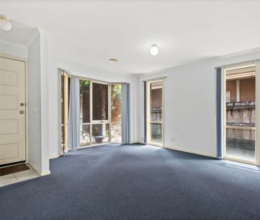 Spacious and Light-Filled Home in Mill Park - Photo 2