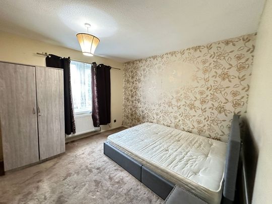 4 Bed Terraced House, Scarborough Street, E1 - Photo 1