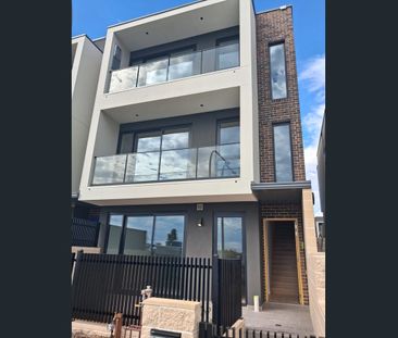 Brand new spacious 4 bedroom Townhouse with 3.5 bath - Photo 5