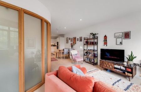 1 Bed Flat, St James's Road, SE1 - Photo 2