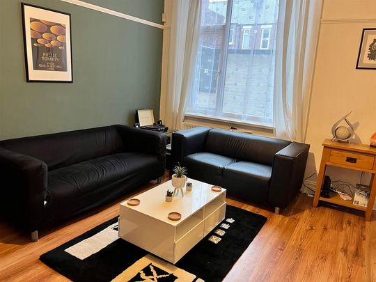 3 bedroom flat to rent - Photo 1