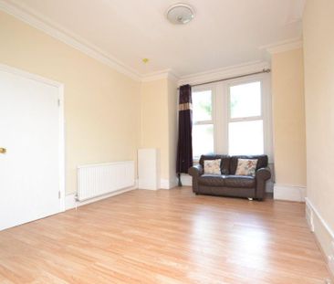 5 bedroom semi-detached house to rent - Photo 2