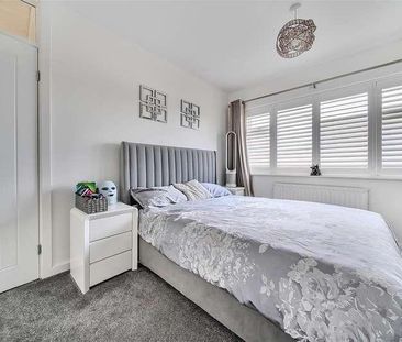 The Avenue, Gosport, PO12 - Photo 1