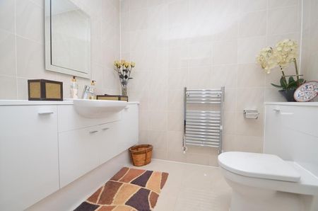 Heacham Avenue, Ickenham, UB10 - Photo 3