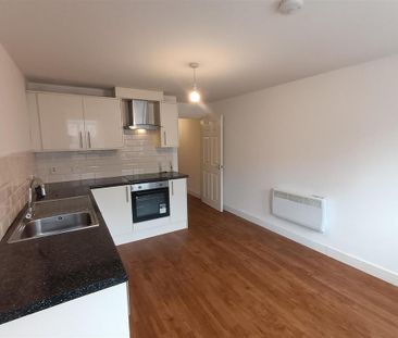1 bedroom penthouse to rent - Photo 3