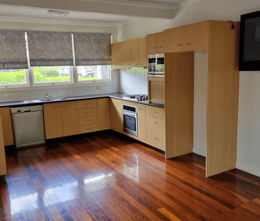Lovely Home in Highly Sought after Riverside Location - Photo 4