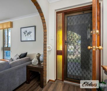 Charming 3-Bedroom Home Just Metres from Safety Bay Beach! - Photo 4