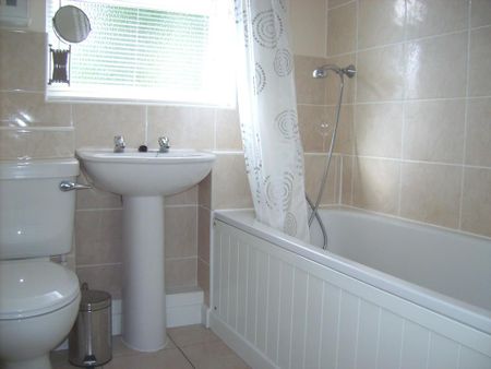 2 bedroom semi-detached house to rent - Photo 4