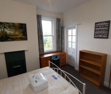 3 bedroom flat to rent - Photo 3