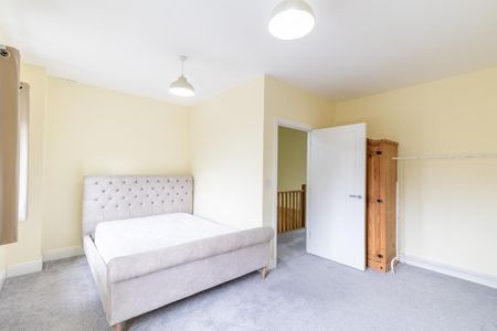 4 bedroom townhouse to rent - Photo 3