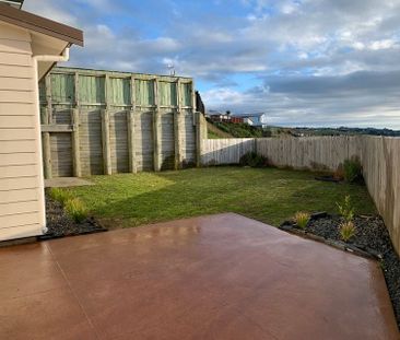 Sunny home with views - Photo 1