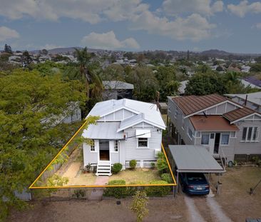 Cute as a Button! - Photo 2