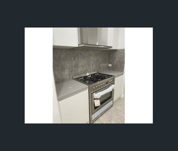 Luxurious Family Living in Wollert - Photo 2