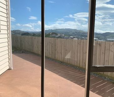 Sunny home with views - Photo 2