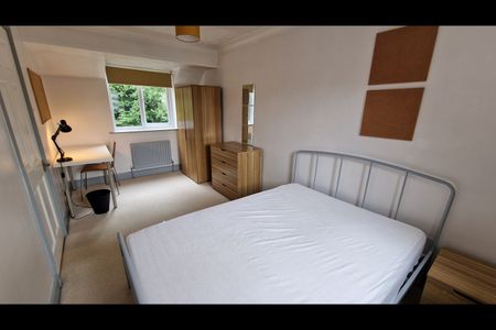 4 Bed Terraced House, Highcrown Mews, SO17 - Photo 2