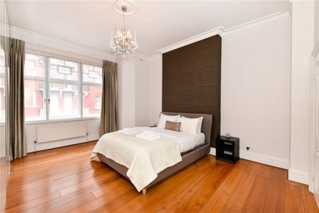 Elegant First-Floor Lateral Apartment in Prestigious Hyde Park Mansions - Photo 5