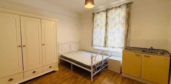 House share to rent - Photo 2