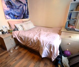 4 bedroom House in John Street, Leeds - Photo 5