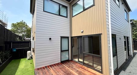 Brand New 4 Bedroom Home with Ensuite and Internal Access Parking - Photo 3