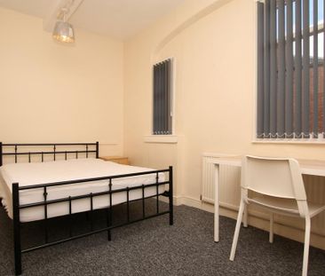 4 bedroom terraced house to rent - Photo 1