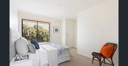 Central Ivanhoe Townhouse with own carport. - Photo 2