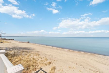 Fully Furnished Waterfront Rental (Minimum 30 days) - Photo 2