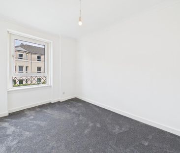 3 bedroom flat to rent - Photo 6