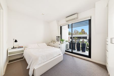 Modern Dual Level, Top-Floor Two Bedroom Apartment with Parking - Photo 3