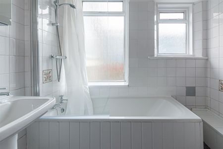 Westgate Road, Newcastle Upon Tyne, Tyne And Wear - Photo 2