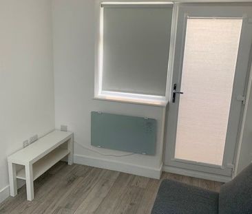 Studio Flat, Lee, SE12 - Photo 1