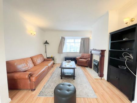 3 bedroom end of terrace house to rent - Photo 2