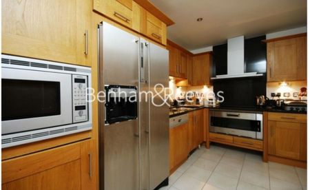 2 Bedroom flat to rent in Harbour Reach, Imperial Wharf, SW6 - Photo 2