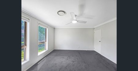 Beautiful Freshly Painted Family Home in a Great Estate - Photo 3