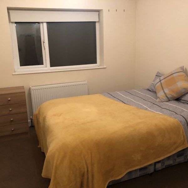 6 Bed Professional HMO - Photo 1