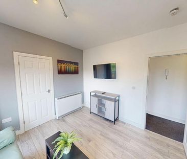 2 bedroom flat to rent - Photo 2