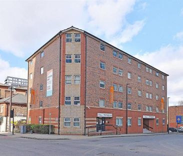 1 bedroom in a flat share to rent - Photo 5