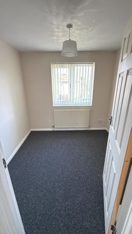 3 bedroom semi-detached house to rent - Photo 4